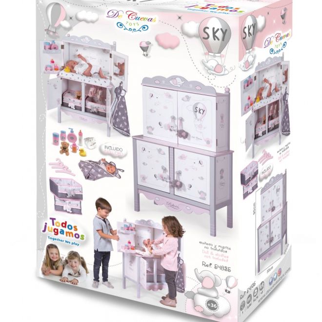 DeCuevas 54835 Dřevěná šatní skříň pro panenky s hracím centrem a doplňky SKY 2020