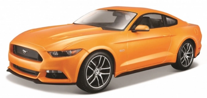 Složený model Ford Mustang GT 2015 oranžový 1/24