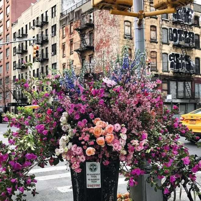RAVENSBURGER Puzzle Moment: Květiny v New Yorku 300 dílků
