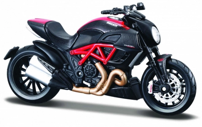 Ducati Diavel Carbon kovový model se stojanem 1/18