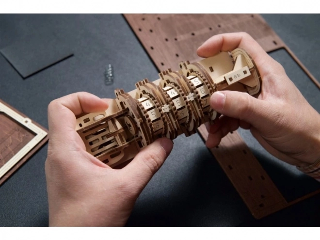 Ugears 3D dřevěné mechanické puzzle Kniha tajemství