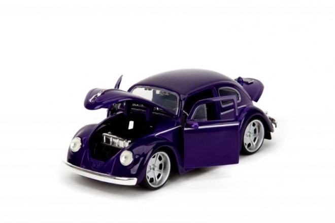 Wednesday auto 1972 VW Beetle 1:24 a figurka Wednesday