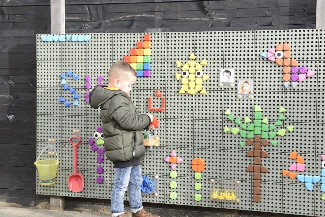 Masterkidz sada kolíčků ve tvaru geometrických forem 64 ks pro STEM tabule