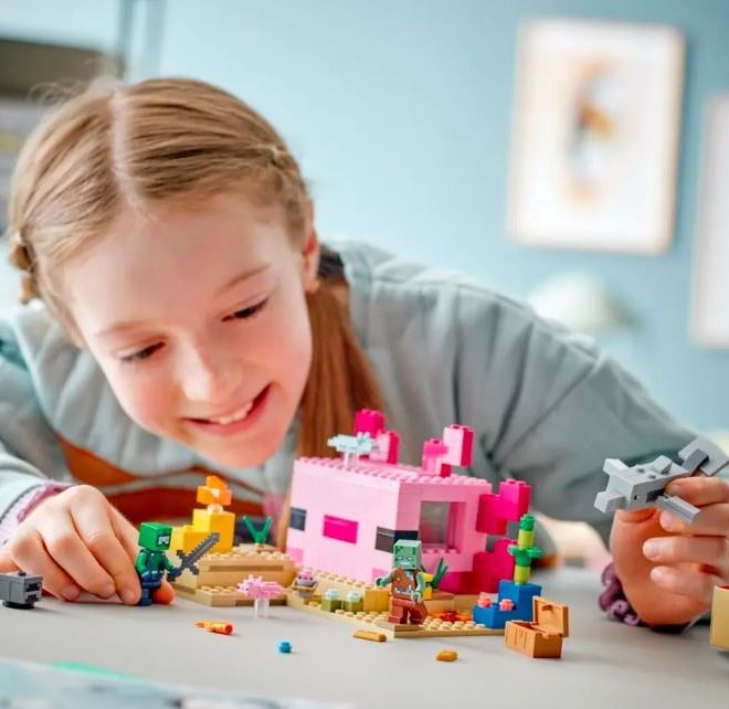 LEGO® Minecraft™ 21247 Domeček axolotlů