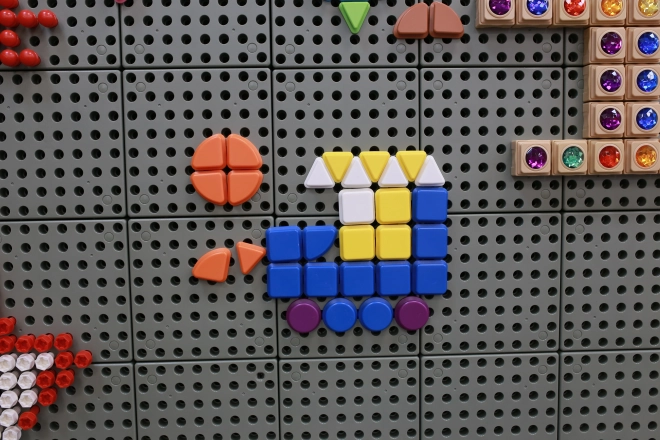 Masterkidz sada kolíčků ve tvaru geometrických forem 64 ks pro STEM tabule