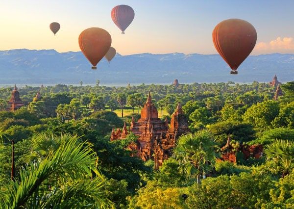 Puzzle 1000 prvků Balóny nad Mandalají / Myanmarem