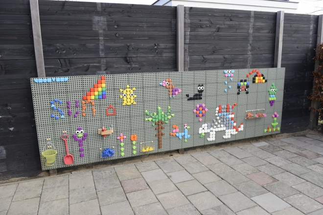 Masterkidz geometrický stavební set s kolíčky 64 ks pro STEM tabule