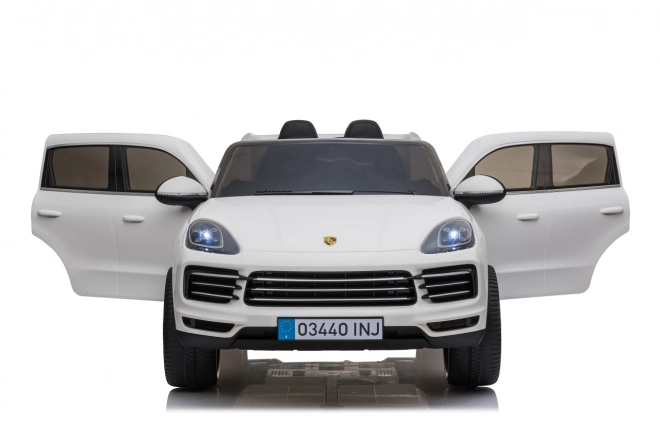 Porsche Cayenne S Vozidlo lakované bílou barvou