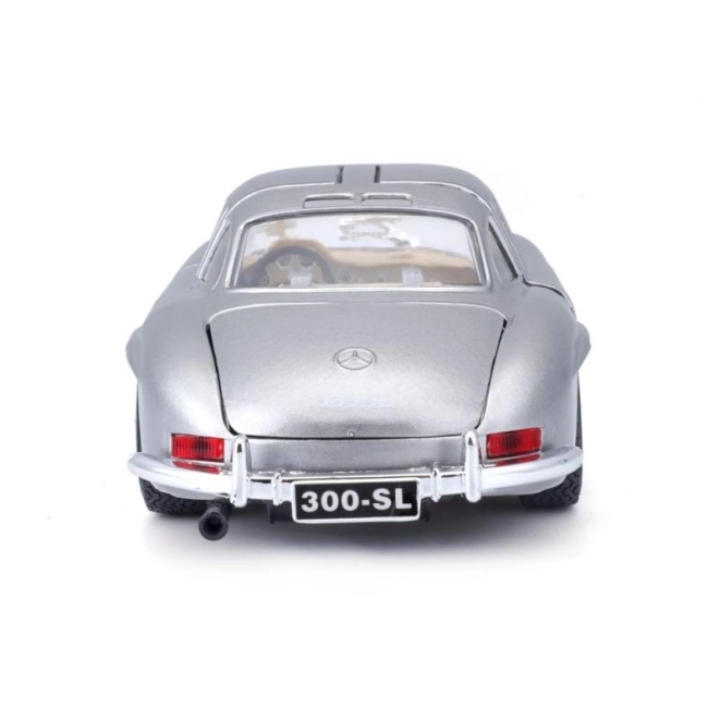 Bburago 1:24 Mercedes Benz 300SL stříbrná 18-22023