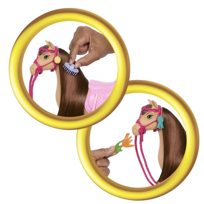 Sada panenky Barbie se stájí, koněm a příslušenstvím