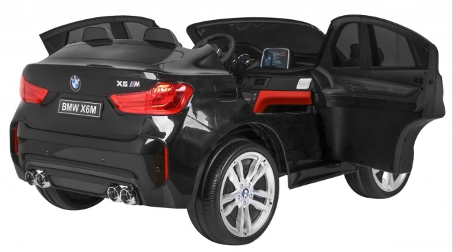 BMW X6M XXL pro 2 děti Černá + Dálkové ovládání + Eko kůže + Bezpečnostní pásy + Pomalý rozjezd + MP3 USB + LED dioda