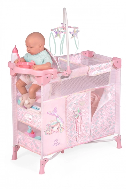 DeCuevas 53041 Skládací postýlka pro panenky s 5 funkčními doplňky Ocean Fantasy 2021