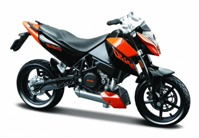 Motocykl KTM 690 Duke 3 se stojanem 1/18