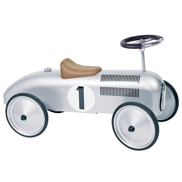 Stříbrný retro závodní vozík