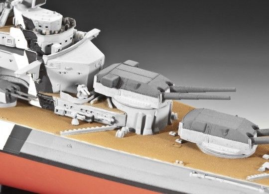 Plastikový model válečné lodi Bismarck