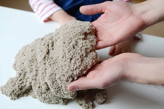 NaturSand kinetický písek 3 kg s formičkami a pískovištěm