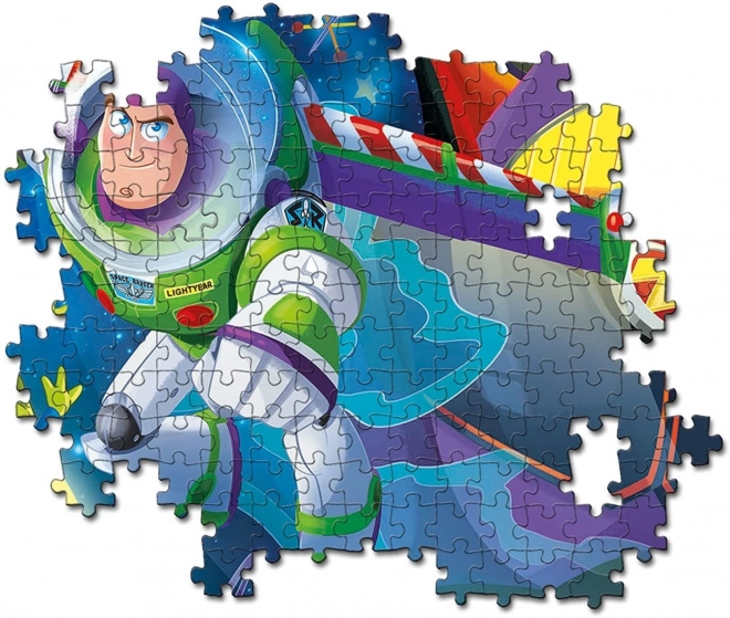 CLEMENTONI Svítící puzzle Příběh hraček 104 dílků