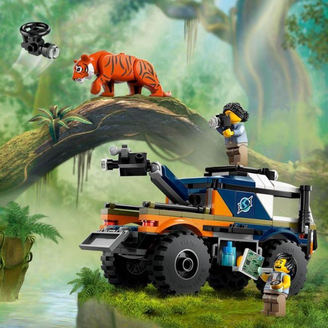 Terénní vůz na průzkum džungle