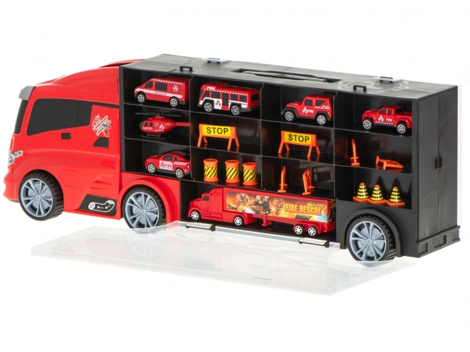 Nákladní auto s hasičskými auty a příslušenstvím