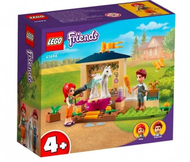 LEGO Friends 41696 Čištění poníka ve stáji