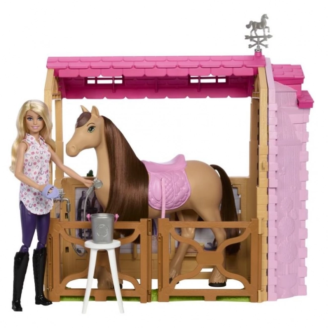 Sada panenky Barbie se stájí, koněm a příslušenstvím