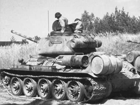 ITALERI Ruský tank T 3 4/85
