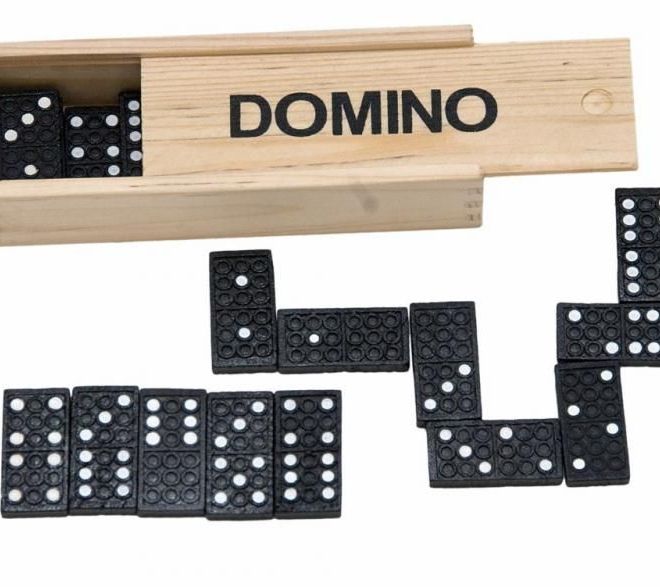 Klasické domino v dřevěné krabičce