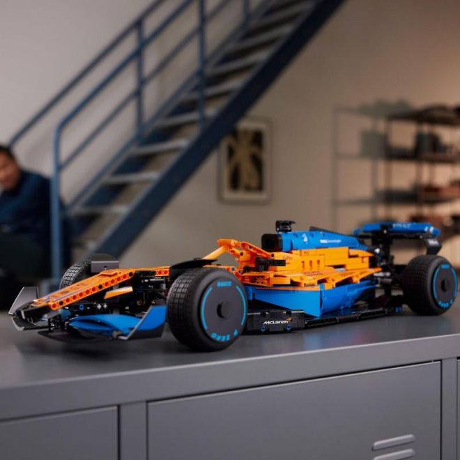 Závodní auto McLaren Formule 1