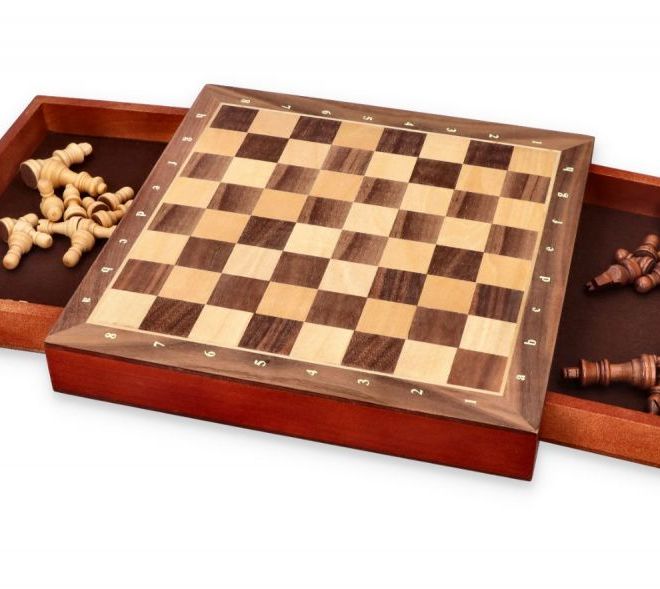 Magnetické šachové figurky se zásuvkami