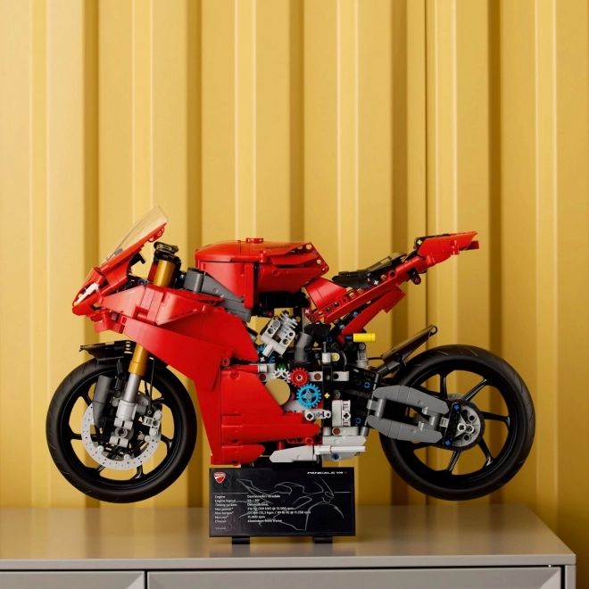 Stavebnice LEGO Technic motocykl Ducati Panigale V4 S