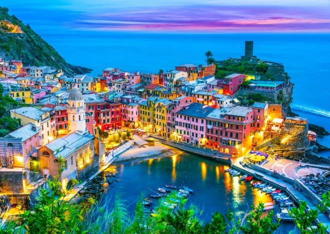 Užijte si puzzle Vernazza za soumraku, Cinque Terre