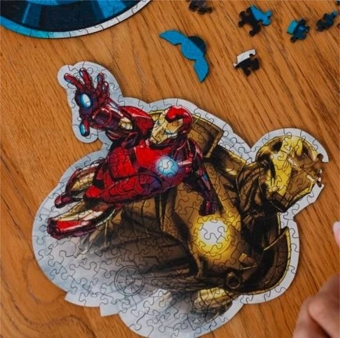 Puzzle 160 prvků Dřevěné obrysové puzzle Brave Iron Man