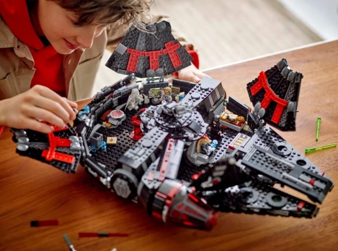 LEGO Star Wars 75389 Mroczný Millenium Falcon