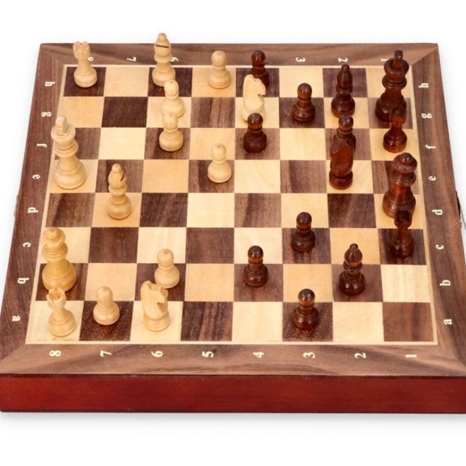Magnetické šachové figurky se zásuvkami