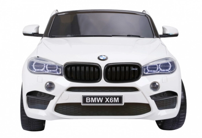 BMW X6M XXL pro 2 děti Bílá + dálkové ovládání + eko kůže + bezpečnostní pásy + pomalý rozjezd + MP3 USB + LED