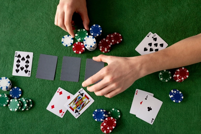 Blackjack Poker Set 500 žetonů 2 balíčky karet Hrací podložka Uzamykatelné pouzdro na přenášení