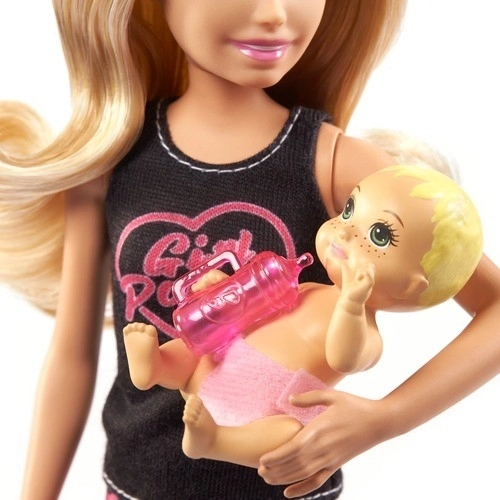 Chůva Barbie + panenka + příslušenství GRP13