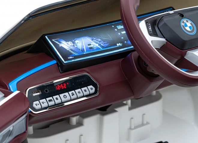 Mașină electrică BMW i4 – Bílé