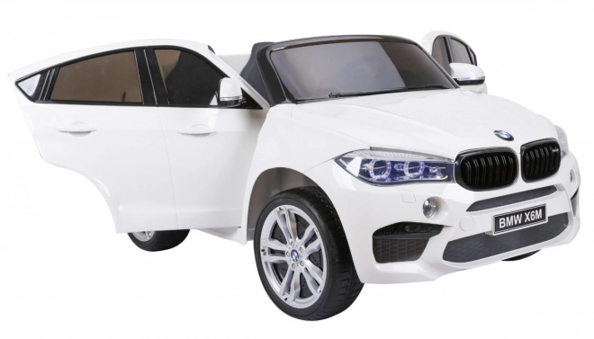 BMW X6M XXL pro 2 děti Bílá + dálkové ovládání + eko kůže + bezpečnostní pásy + pomalý rozjezd + MP3 USB + LED