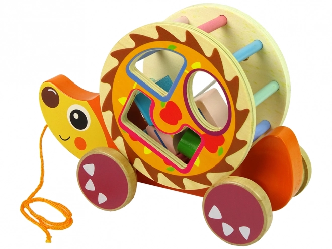 Dřevěný třídič bloků na kolečkách Pulling Hedgehog