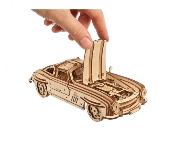 Ugears 3D dřevěné mechanické puzzle Auto Winged Sports Coupe