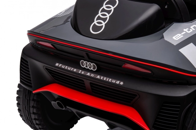 Audi RSQ E-TRON vozidlo Šedá