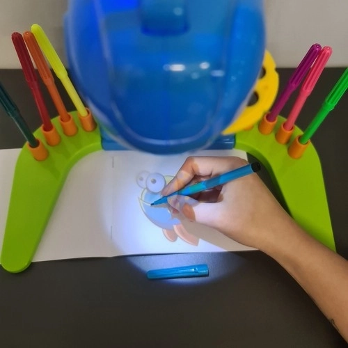 Modrý kreslící projektor