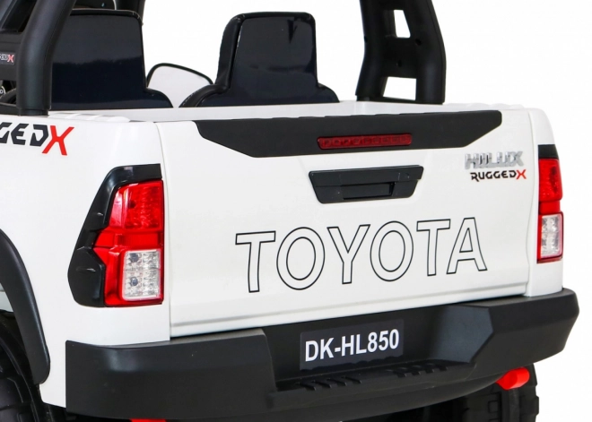 Vozidlo Toyota Hilux White