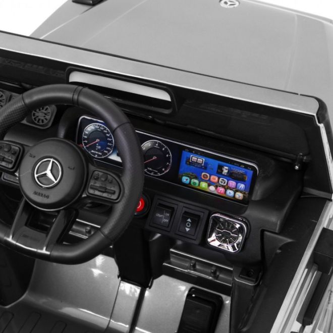 Mercedes AMG G63 pro děti Stříbrný lak + dálkové ovládání + MP3 LED + pomalý start + EVA + pásy