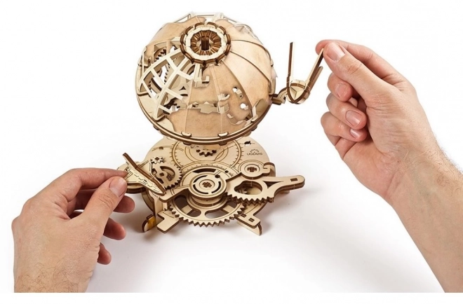 Ugears 3D dřevěné mechanické puzzle Globus