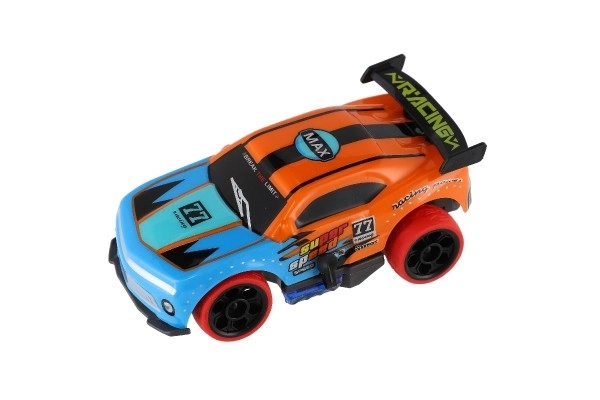 Auto RC sportovní plast 2,4GHz 13cm na baterie oranžové v krabici 24x12x14cm