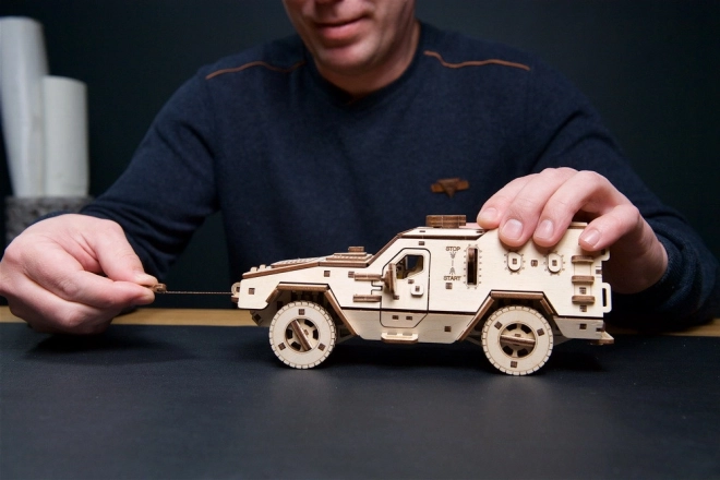 Ugears 3D dřevěné mechanické puzzle Dozor-B Combat Vehicle