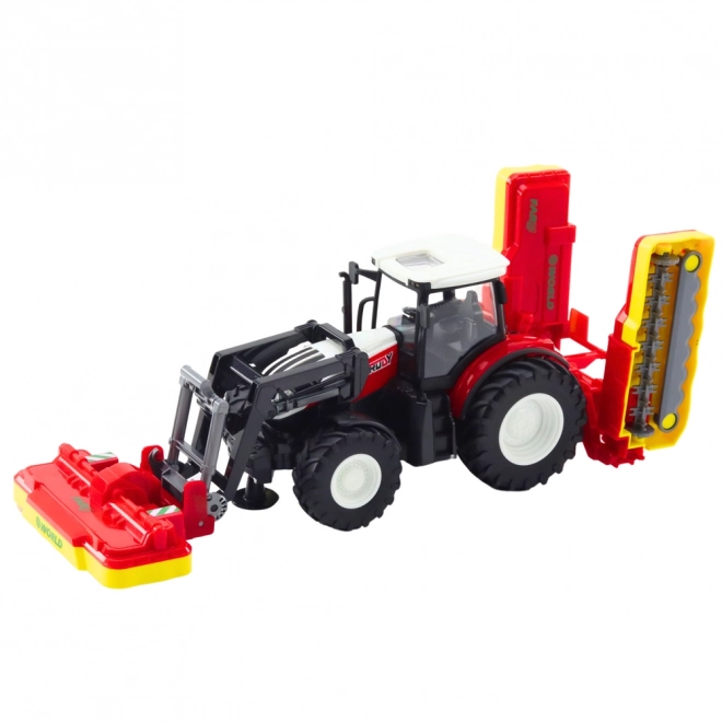 Zdalně řízený traktor s sekačkami na trávu