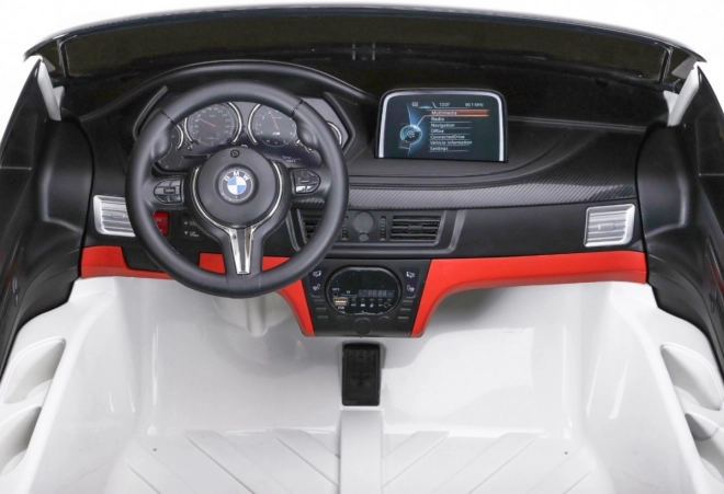 BMW X6M XXL pro 2 děti Bílá + dálkové ovládání + eko kůže + bezpečnostní pásy + pomalý rozjezd + MP3 USB + LED